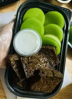 Hình ảnh Bánh mix bò và da lợn