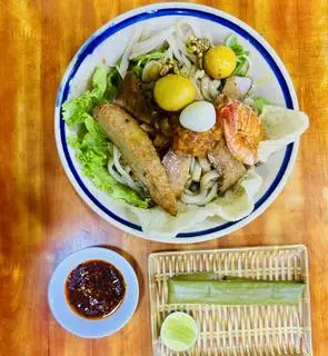 Hình ảnh Cao Lầu Đặc biệt  - Thịt xá xíu mềm, nước dùng đậm vị