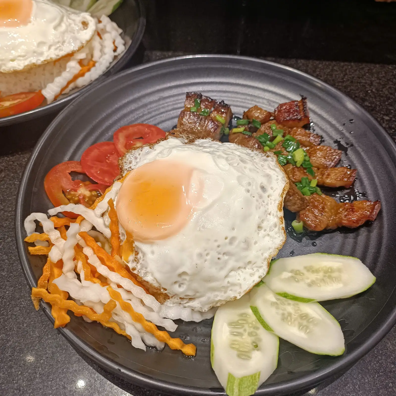 Hình ảnh cơm tấm ba rọi nướng (không ốp la)