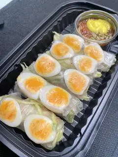 Hình ảnh Bánh tráng cuộn trứng lòng đào