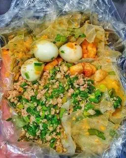 Hình ảnh Bánh Tráng Trộn Mỡ Hành Thịt Bằm-Tóp mỡ