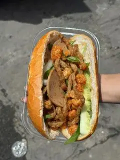 Hình ảnh BÁNH MÌ CHẢ CÁ BIỂN