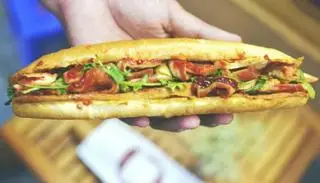 Hình ảnh Bánh  mì Hội An  xá xíu