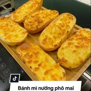 Hình ảnh Bánh Mỳ Sốt Phomai