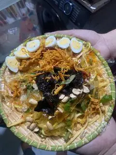 Hình ảnh bánh tráng trộn  trứng cút rau răm 
