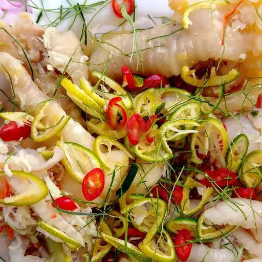 Hình ảnh Chân Gà Rút Xương Ngâm Sả Ớt (Túi 650g)