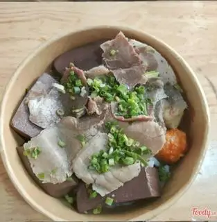 Hình ảnh Bún Bò Huế bỏ móng thay bằng tiết