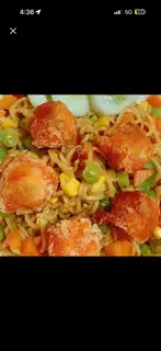 Hình ảnh Mì trộn viên phô mai hải sản
