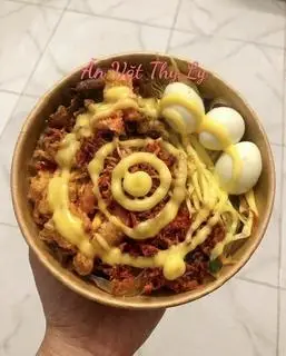 Hình ảnh Bánh Tráng Trộn Bơ Béo Full Topping