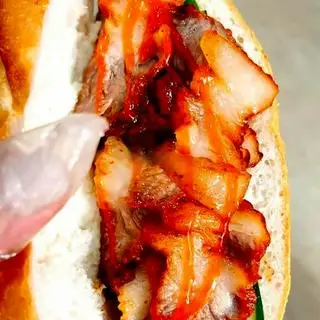 Hình ảnh Bánh mì pate xá xíu 