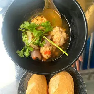 Hình ảnh Xíu mại chén - bánh mì
