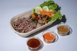 Hình ảnh Thịt heo xào rau củ sốt phô mai cay