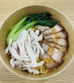 Hình ảnh Mì trộn xốt tôm - thịt phá lấu - gà xé