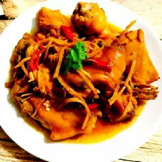 Hình ảnh Gà tươi rang gừng (nửa con)