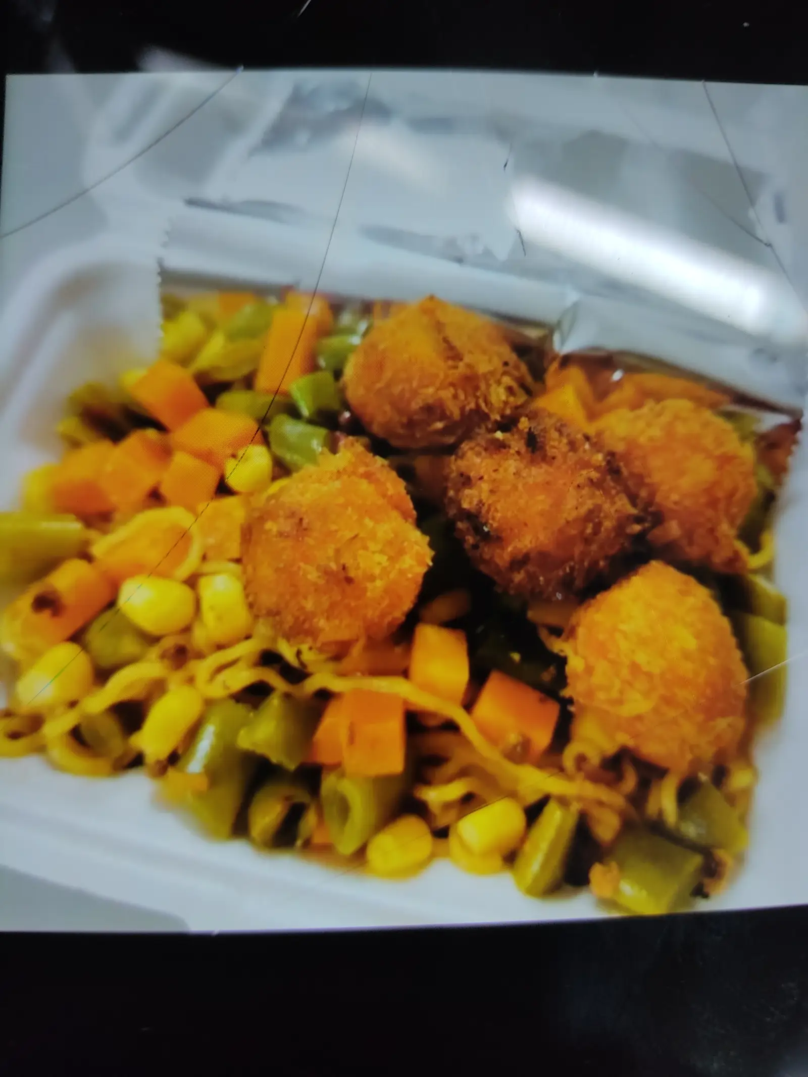 Hình ảnh Mì trộn phô mai hải + pepsi