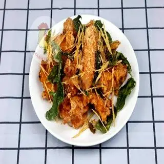 Hình ảnh Gà tươi rang muối (một con)