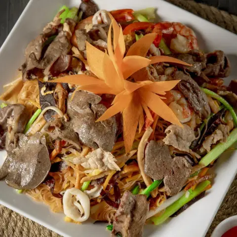 Hình ảnh Bún gạo xào thập cẩm