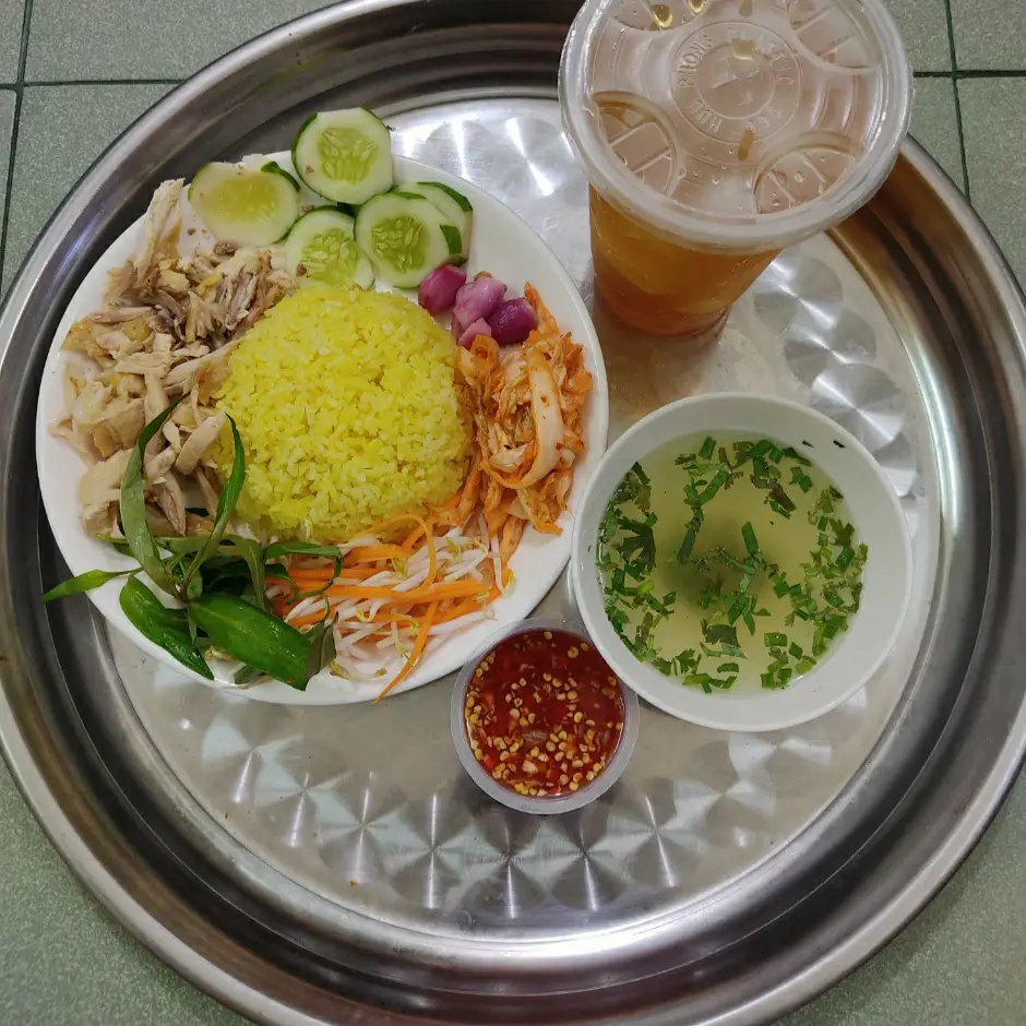 Hình ảnh Cơm Gà Ta Xé Đặc Biệt