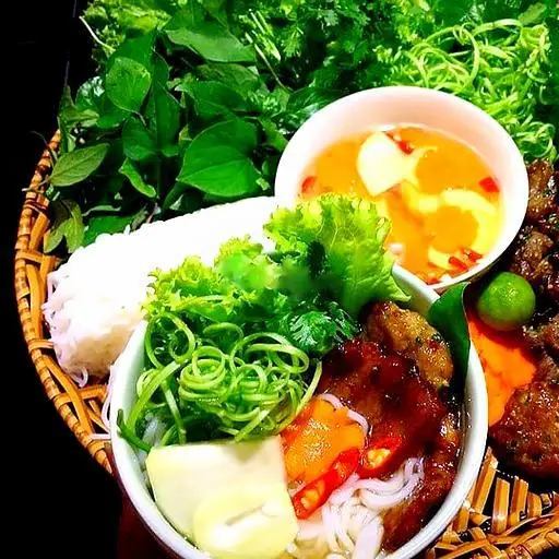 Hình ảnh Bún chả ba rọi nướng áp chảo - coca
