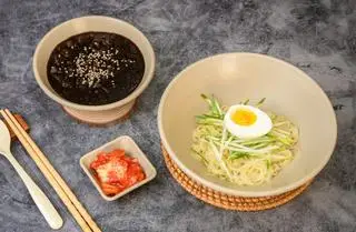 Hình ảnh Mì Tương Đen Hải Sản