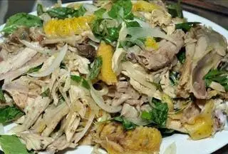 Hình ảnh Gỏi gà lá chanh 1/2 con