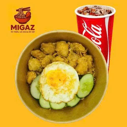 Hình ảnh Combo: Mì trộn Indomie gà viên trứng - 1 ly nước ngọt size M