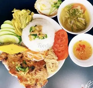 Hình ảnh Cơm tấm sườn chả trứng ốp la