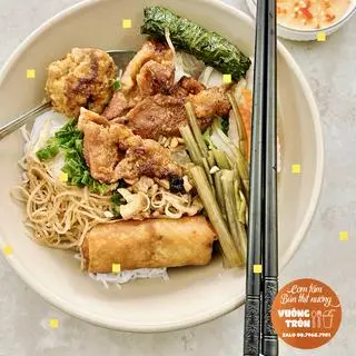 Hình ảnh Bún thịt nướng - chả giò - 2 cuốn bò lá lốt