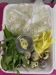 Hình ảnh bánh tráng chấm sốt muối tắc 
