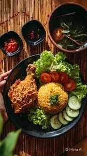 Hình ảnh CƠM GÀ DA GIÒN ĐÙI TỎI