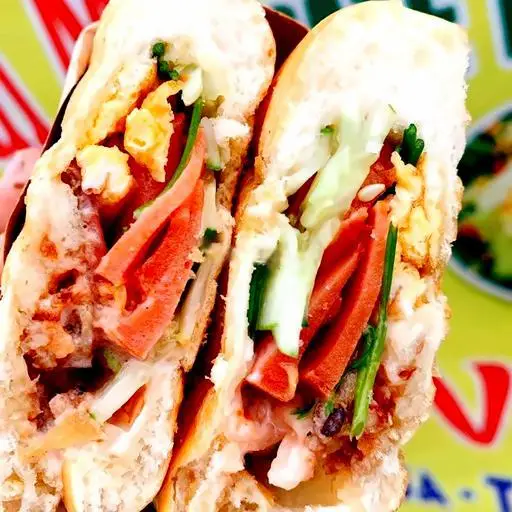 Hình ảnh Bánh mì trứng xúc xích