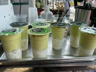 Hình ảnh Bơ già dừa non