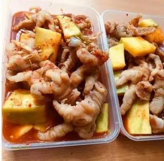 Hình ảnh Chân gà sốt Thái đặc biệt