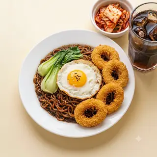 Hình ảnh Mì Tương Đen Trứng - Gà Vòng