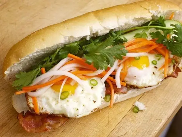 Hình ảnh Bánh Mì ốp la + chà bông + ( Tặng 1 Sâm Lạnh )