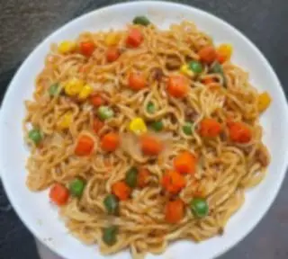 Hình ảnh Mì trộn rau củ