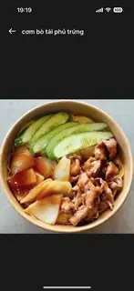 Hình ảnh Cơm bò tái phủ trứng - canh rong biển