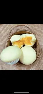 Hình ảnh Bánh bao kim sa trứng muối tan chảy - 3 cái