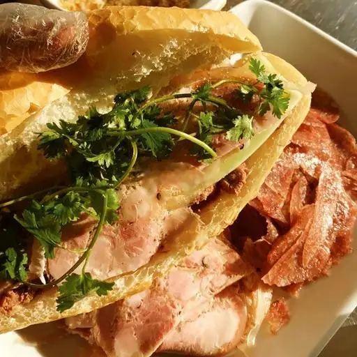 Hình ảnh Bánh mì pate jambon ruốc
