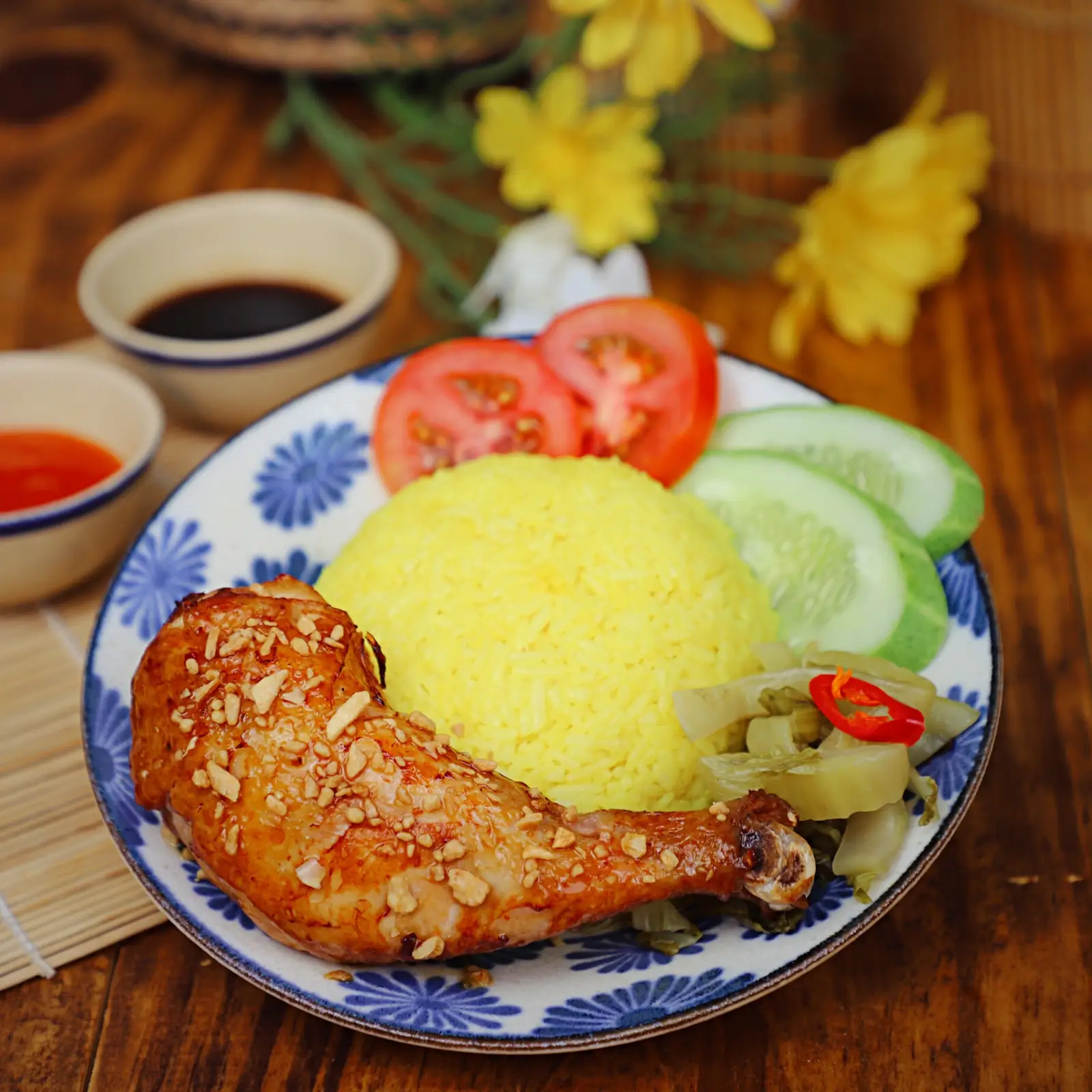 Hình ảnh Cơm Gà Mắm Tỏi (Đùi Tỏi/Má Đùi)