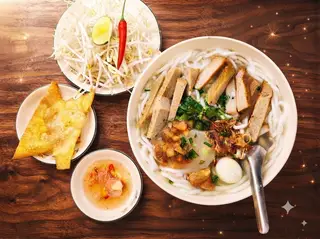 Hình ảnh Bánh canh chả cá truyền thống chả chiên & hấp