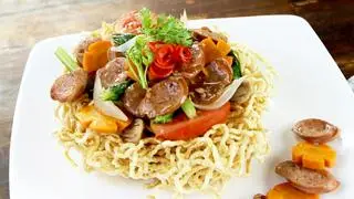 Hình ảnh Mì Xào Bò Xúc Xích