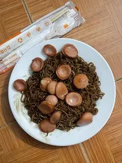 Hình ảnh mì tương đen xúc xích