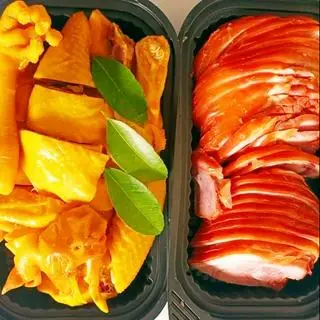 Hình ảnh Combo nữa con gà ủ muối + bắp gio heo xong khói, siêu ngon, tặng kèm rau răm, dưa leo, muối chấm