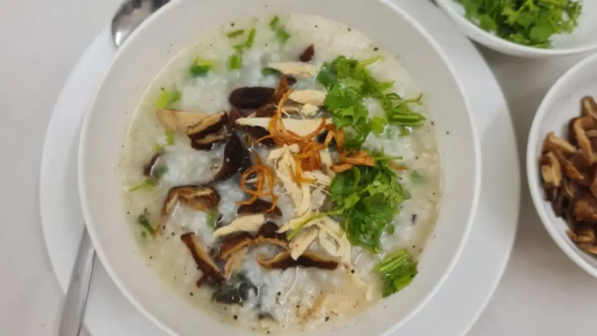 Hình ảnh cháo gà nấm hương