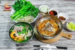 Hình ảnh Hủ tiếu đặc biệt khô có xương
