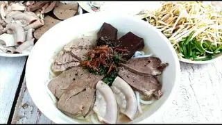 Hình ảnh Mì gói đồ lòng