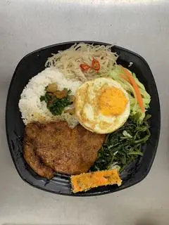 Hình ảnh Cơm Sườn Đầy Đủ