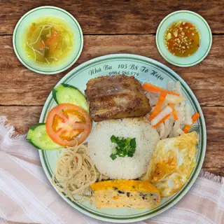 Hình ảnh Cơm sườn que đầy đủ