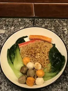 Hình ảnh Mì trộn viên Việt Nam
